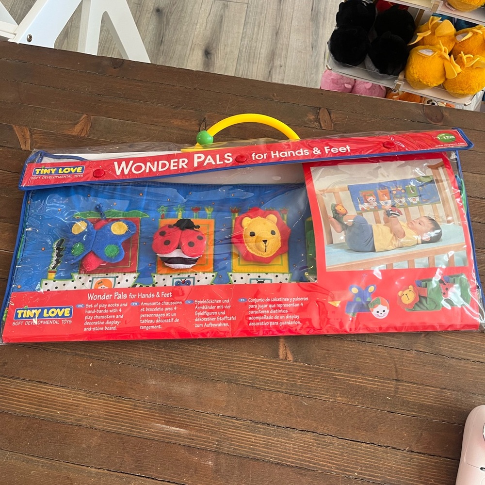 Tiny Love Wonder Pals for Hands and Feet